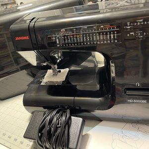 Janome HD5000BE Black Heavy Duty Sewing Machine + walking foot & extras